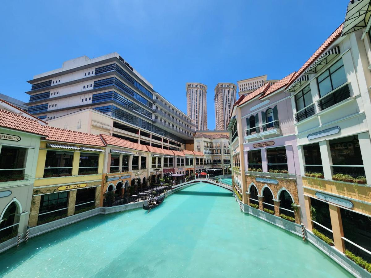Spacious Cozy Suite At The Venice Mall With Free Parking And Washing Machine (Adults Only) Taguig Ngoại thất bức ảnh