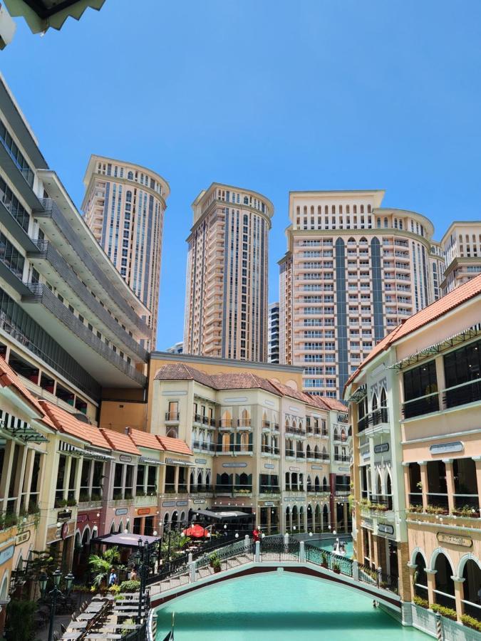 Spacious Cozy Suite At The Venice Mall With Free Parking And Washing Machine (Adults Only) Taguig Ngoại thất bức ảnh