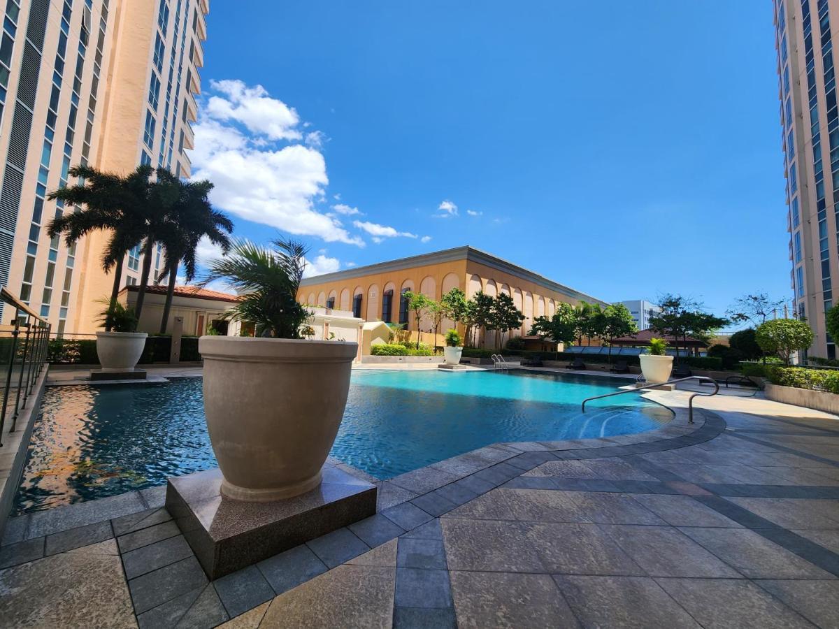 Spacious Cozy Suite At The Venice Mall With Free Parking And Washing Machine (Adults Only) Taguig Ngoại thất bức ảnh